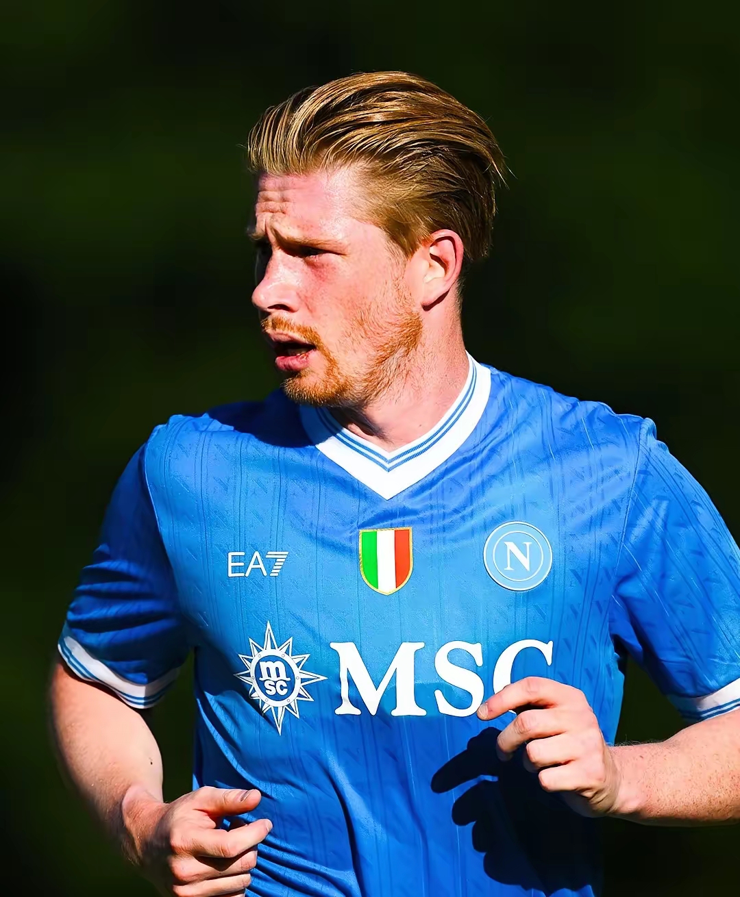 里夫斯：詹姆斯是历史级别的传球手，总在用最正确的方式打球