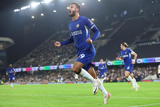 记者：因伤落选的马斯坦托诺仍加入阿根廷队的训练营