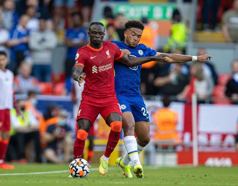 足球西甲豪门签下才华中场，合约长达七年