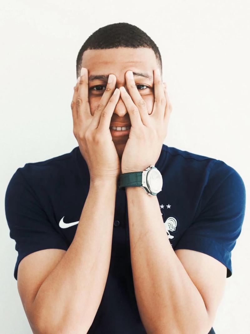 名记：利物浦中场莫顿将在周二正式签约加盟里昂